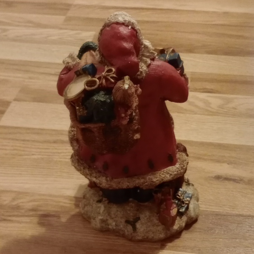 Santa Statue - Picture 2 of 3